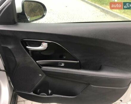 Серый Киа Niro, объемом двигателя 0 л и пробегом 90 тыс. км за 19900 $, фото 33 на Automoto.ua