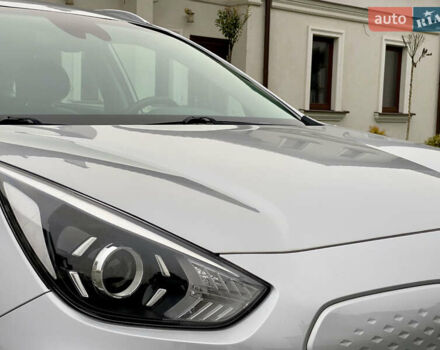 Сірий Кіа Niro, об'ємом двигуна 0 л та пробігом 63 тис. км за 20899 $, фото 9 на Automoto.ua