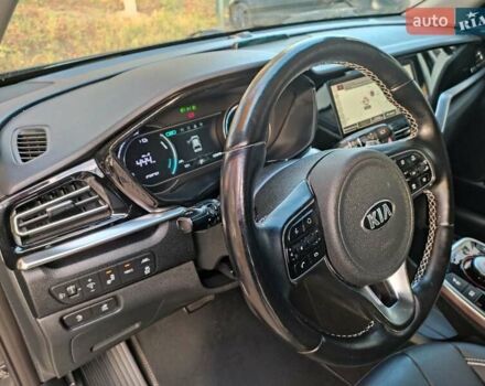 Киа Niro 2020 в Ровно на Automoto.ua Серый Киа Niro, объемом двигателя 0 л и пробегом 125 тыс. км за 19850 $, фото 58 на Automoto.ua