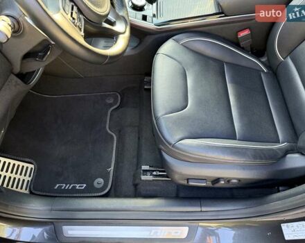 Серый Киа Niro, объемом двигателя 0 л и пробегом 57 тыс. км за 23299 $, фото 14 на Automoto.ua