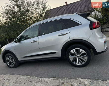 Сірий Кіа Niro, об'ємом двигуна 0 л та пробігом 120 тис. км за 22200 $, фото 6 на Automoto.ua
