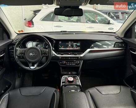 Серый Киа Niro, объемом двигателя 0 л и пробегом 153 тыс. км за 18558 $, фото 17 на Automoto.ua