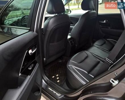 Серый Киа Niro, объемом двигателя 0 л и пробегом 115 тыс. км за 20300 $, фото 24 на Automoto.ua
