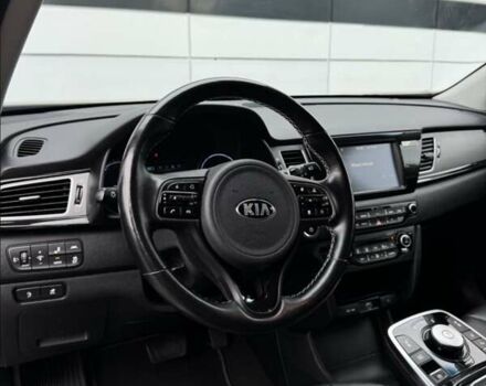 Серый Киа Niro, объемом двигателя 0 л и пробегом 147 тыс. км за 18800 $, фото 11 на Automoto.ua