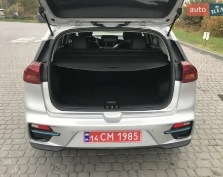 Серый Киа Niro, объемом двигателя 0 л и пробегом 90 тыс. км за 19900 $, фото 15 на Automoto.ua