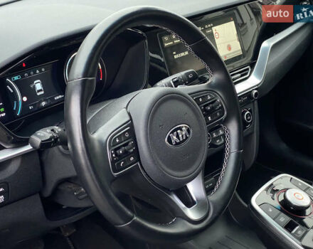 Сірий Кіа Niro, об'ємом двигуна 0 л та пробігом 63 тис. км за 20899 $, фото 35 на Automoto.ua