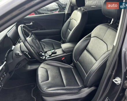 Серый Киа Niro, объемом двигателя 0 л и пробегом 112 тыс. км за 20800 $, фото 20 на Automoto.ua