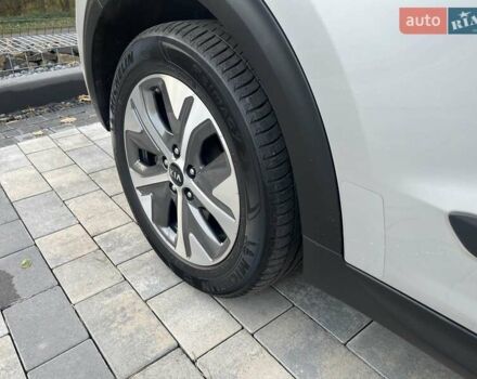 Серый Киа Niro, объемом двигателя 0 л и пробегом 72 тыс. км за 19750 $, фото 70 на Automoto.ua