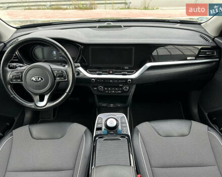 Серый Киа Niro, объемом двигателя 0 л и пробегом 128 тыс. км за 19400 $, фото 54 на Automoto.ua