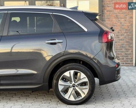 Сірий Кіа Niro, об'ємом двигуна 0 л та пробігом 135 тис. км за 17500 $, фото 29 на Automoto.ua