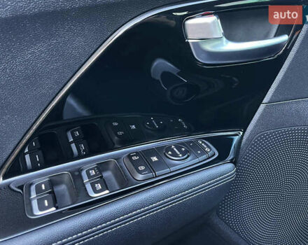 Серый Киа Niro, объемом двигателя 1.58 л и пробегом 67 тыс. км за 22600 $, фото 24 на Automoto.ua
