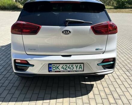 Серый Киа Niro, объемом двигателя 0 л и пробегом 112 тыс. км за 18900 $, фото 4 на Automoto.ua