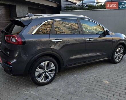 Серый Киа Niro, объемом двигателя 0 л и пробегом 144 тыс. км за 17250 $, фото 5 на Automoto.ua