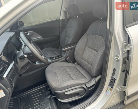 Киа Niro 2020 в Луцке на Automoto.ua Серый Киа Niro, объемом двигателя 1.58 л и пробегом 241 тыс. км за 14600 $, фото 14 на Automoto.ua