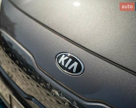 Сірий Кіа Niro, об'ємом двигуна 1.6 л та пробігом 84 тис. км за 21500 $, фото 16 на Automoto.ua