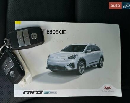 Сірий Кіа Niro, об'ємом двигуна 0 л та пробігом 97 тис. км за 22600 $, фото 53 на Automoto.ua