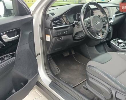 Серый Киа Niro, объемом двигателя 0 л и пробегом 82 тыс. км за 19500 $, фото 16 на Automoto.ua