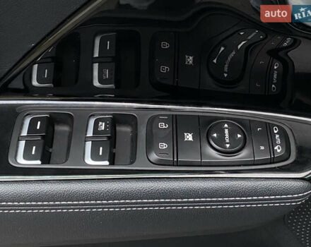 Сірий Кіа Niro, об'ємом двигуна 0 л та пробігом 63 тис. км за 20899 $, фото 29 на Automoto.ua