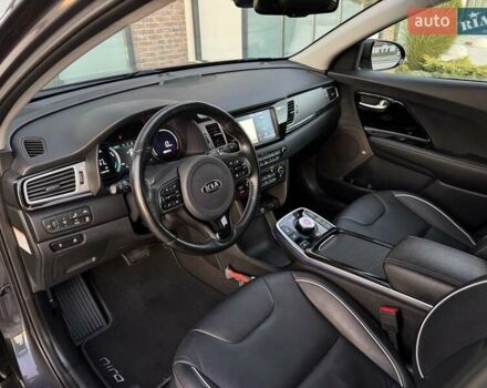 Сірий Кіа Niro, об'ємом двигуна 0 л та пробігом 135 тис. км за 17500 $, фото 36 на Automoto.ua