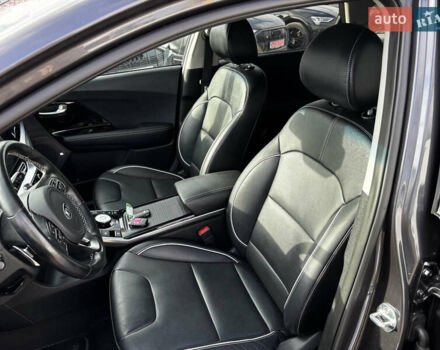 Серый Киа Niro, объемом двигателя 0 л и пробегом 110 тыс. км за 21200 $, фото 19 на Automoto.ua