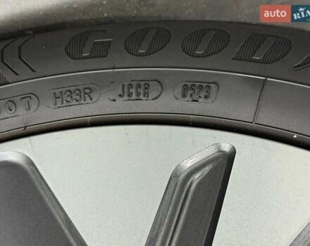 Сірий Кіа Niro, об'ємом двигуна 0 л та пробігом 114 тис. км за 18329 $, фото 11 на Automoto.ua