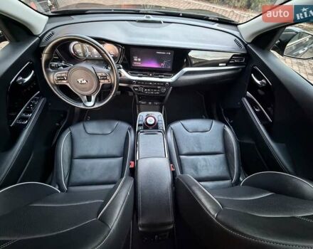 Сірий Кіа Niro, об'ємом двигуна 0 л та пробігом 118 тис. км за 20499 $, фото 79 на Automoto.ua