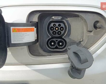 Серый Киа Niro, объемом двигателя 0 л и пробегом 82 тыс. км за 19500 $, фото 29 на Automoto.ua