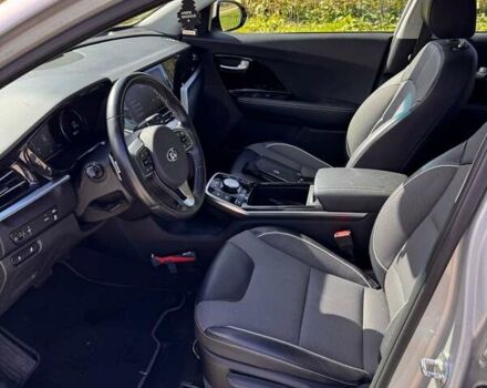 Сірий Кіа Niro, об'ємом двигуна 0 л та пробігом 74 тис. км за 20500 $, фото 10 на Automoto.ua