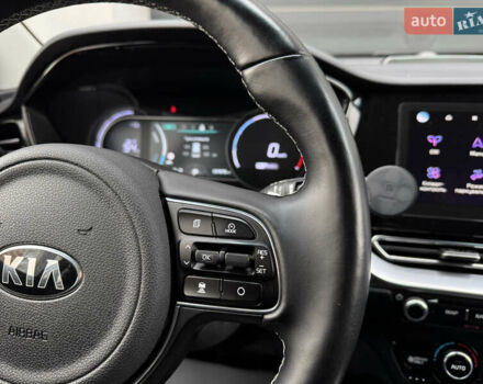 Серый Киа Niro, объемом двигателя 0 л и пробегом 156 тыс. км за 18500 $, фото 71 на Automoto.ua