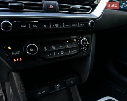Серый Киа Niro, объемом двигателя 0 л и пробегом 88 тыс. км за 18500 $, фото 20 на Automoto.ua