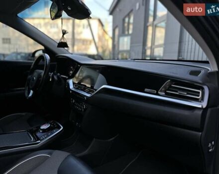 Серый Киа Niro, объемом двигателя 0 л и пробегом 88 тыс. км за 18500 $, фото 7 на Automoto.ua