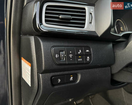 Серый Киа Niro, объемом двигателя 0 л и пробегом 142 тыс. км за 17700 $, фото 43 на Automoto.ua