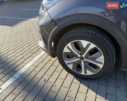 Сірий Кіа Niro, об'ємом двигуна 0 л та пробігом 87 тис. км за 18500 $, фото 24 на Automoto.ua