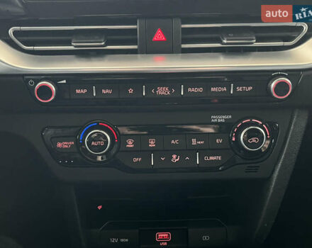 Серый Киа Niro, объемом двигателя 0 л и пробегом 127 тыс. км за 19750 $, фото 44 на Automoto.ua