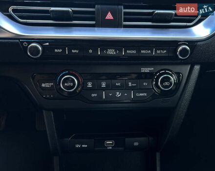Сірий Кіа Niro, об'ємом двигуна 0 л та пробігом 114 тис. км за 19400 $, фото 26 на Automoto.ua