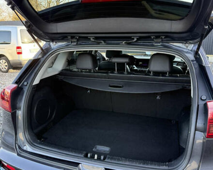 Сірий Кіа Niro, об'ємом двигуна 0 л та пробігом 102 тис. км за 18900 $, фото 25 на Automoto.ua