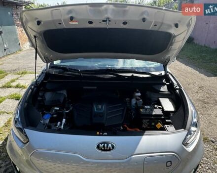 Сірий Кіа Niro, об'ємом двигуна 0 л та пробігом 108 тис. км за 19100 $, фото 61 на Automoto.ua