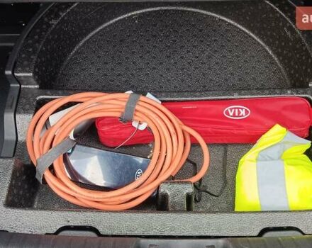 Серый Киа Niro, объемом двигателя 0 л и пробегом 82 тыс. км за 19500 $, фото 14 на Automoto.ua