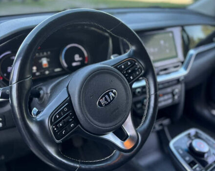 Серый Киа Niro, объемом двигателя 0 л и пробегом 61 тыс. км за 19700 $, фото 20 на Automoto.ua