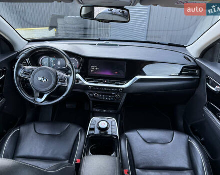 Сірий Кіа Niro, об'ємом двигуна 0 л та пробігом 102 тис. км за 18900 $, фото 21 на Automoto.ua