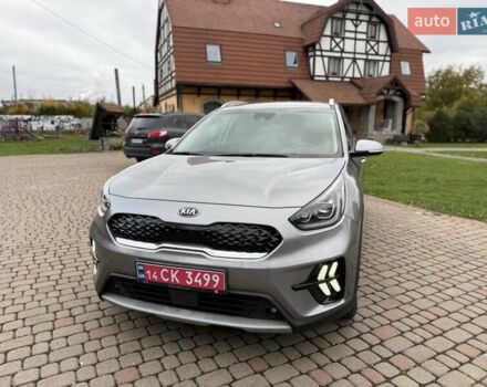 Киа Niro 2020 в Калуше на Automoto.ua Серый Киа Niro, объемом двигателя 1.58 л и пробегом 102 тыс. км за 19600 $, фото 4 на Automoto.ua