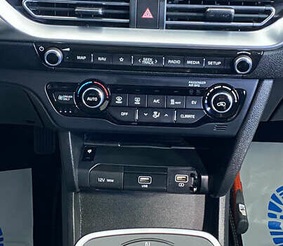 Сірий Кіа Niro, об'ємом двигуна 0 л та пробігом 158 тис. км за 19950 $, фото 17 на Automoto.ua