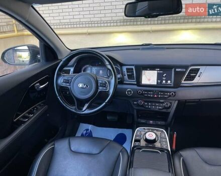 Серый Киа Niro, объемом двигателя 0 л и пробегом 125 тыс. км за 19250 $, фото 39 на Automoto.ua