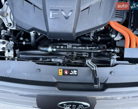 Серый Киа Niro, объемом двигателя 0 л и пробегом 165 тыс. км за 18000 $, фото 42 на Automoto.ua