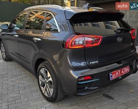 Серый Киа Niro, объемом двигателя 0 л и пробегом 144 тыс. км за 17250 $, фото 9 на Automoto.ua