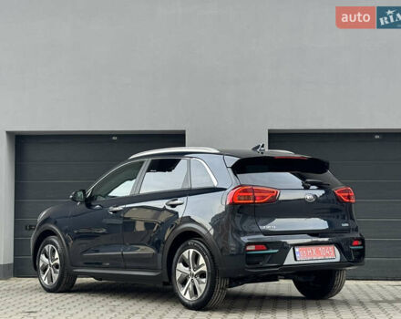 Серый Киа Niro, объемом двигателя 0 л и пробегом 156 тыс. км за 18500 $, фото 2 на Automoto.ua