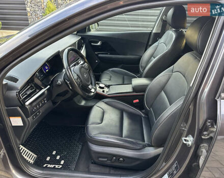 Киа Niro 2020 в Луцке на Automoto.ua Серый Киа Niro, объемом двигателя 0 л и пробегом 130 тыс. км за 19900 $, фото 12 на Automoto.ua