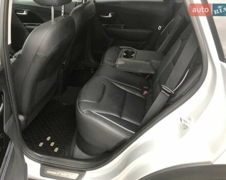 Серый Киа Niro, объемом двигателя 0 л и пробегом 90 тыс. км за 19900 $, фото 23 на Automoto.ua