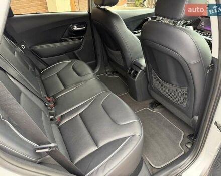 Сірий Кіа Niro, об'ємом двигуна 0 л та пробігом 71 тис. км за 21999 $, фото 66 на Automoto.ua