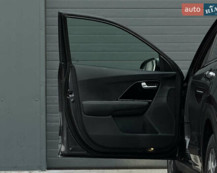 Серый Киа Niro, объемом двигателя 0 л и пробегом 164 тыс. км за 17550 $, фото 31 на Automoto.ua